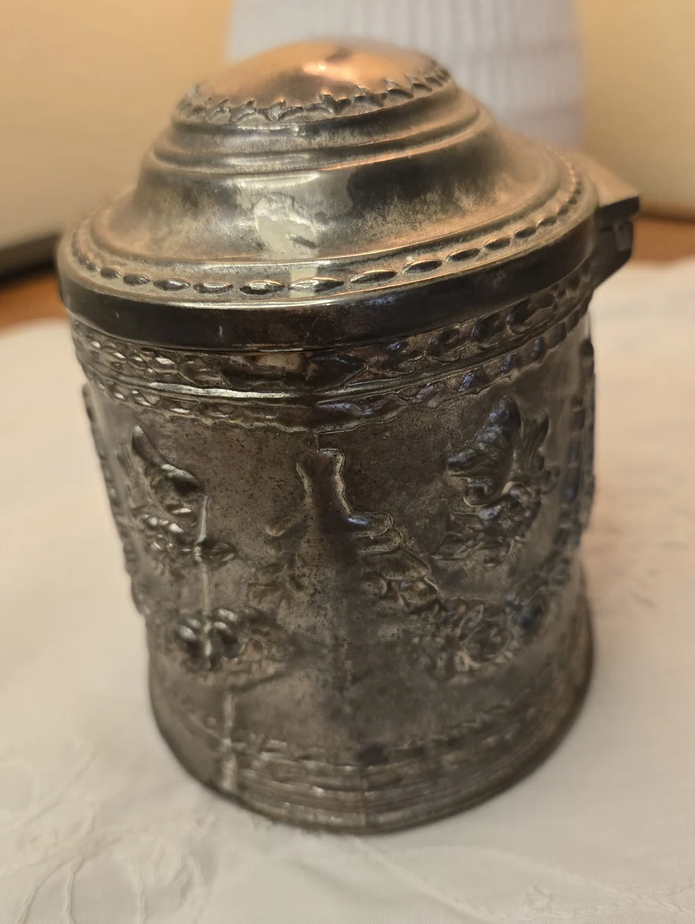 Antique-Style Decorative Trinket Box in Aged Silver Plated Oval Jewelry Box - Picture 4 of 10